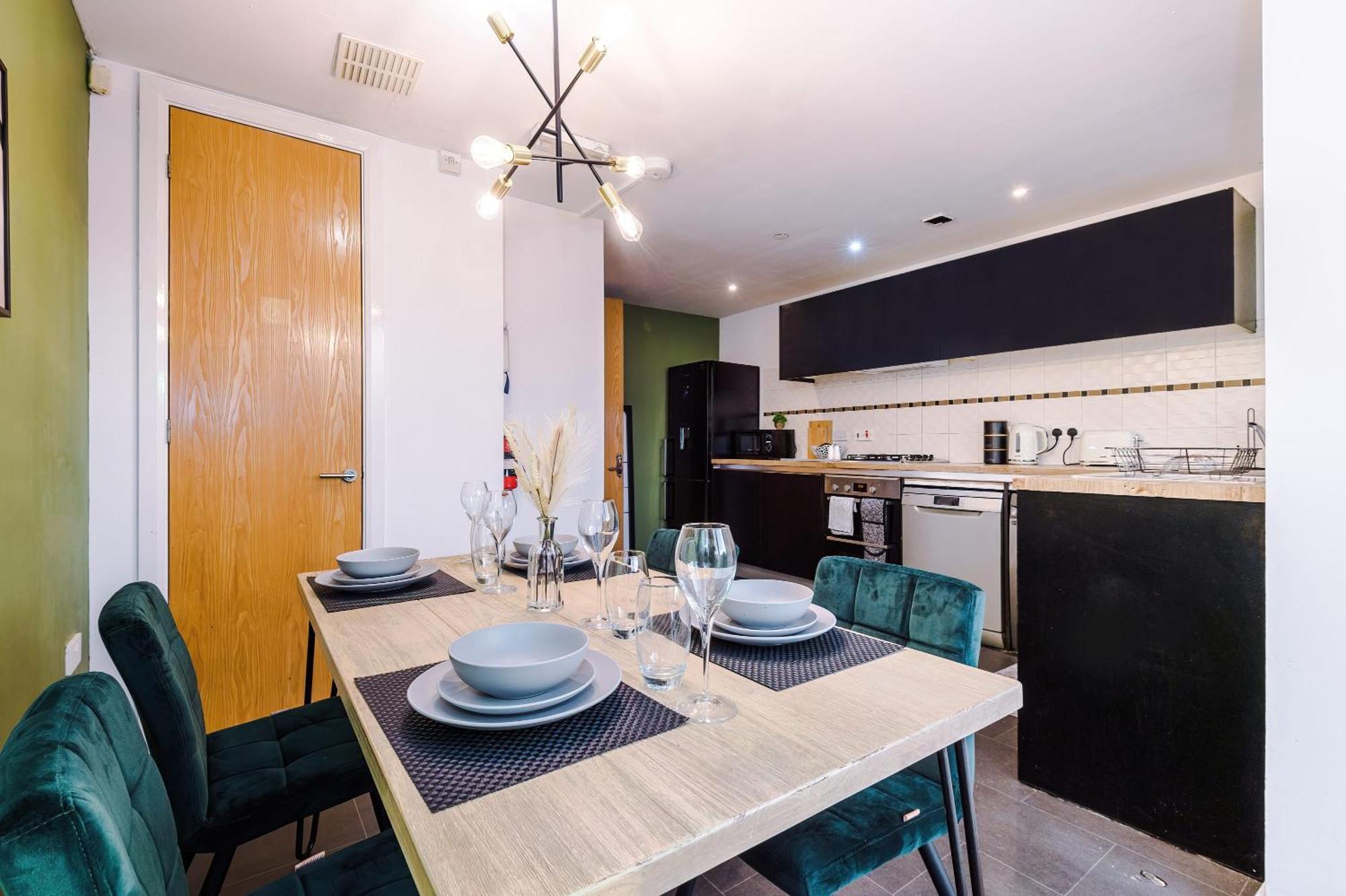 Rest&Recharge At A Spacious Townhouse By The Etihad Villa Manchester Dış mekan fotoğraf