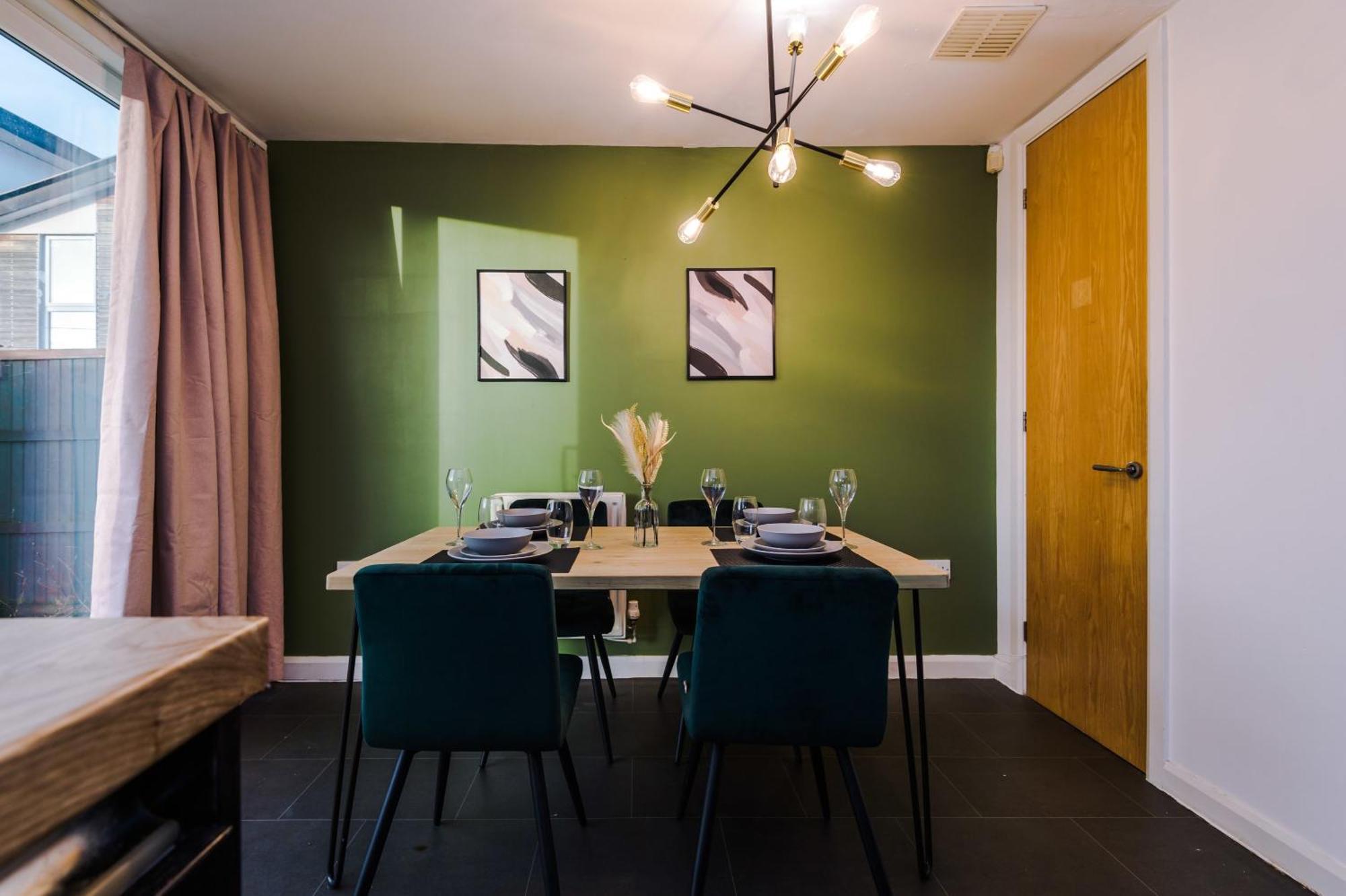 Rest&Recharge At A Spacious Townhouse By The Etihad Villa Manchester Dış mekan fotoğraf