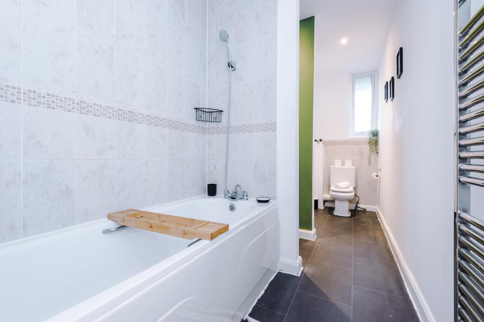 Rest&Recharge At A Spacious Townhouse By The Etihad Villa Manchester Dış mekan fotoğraf