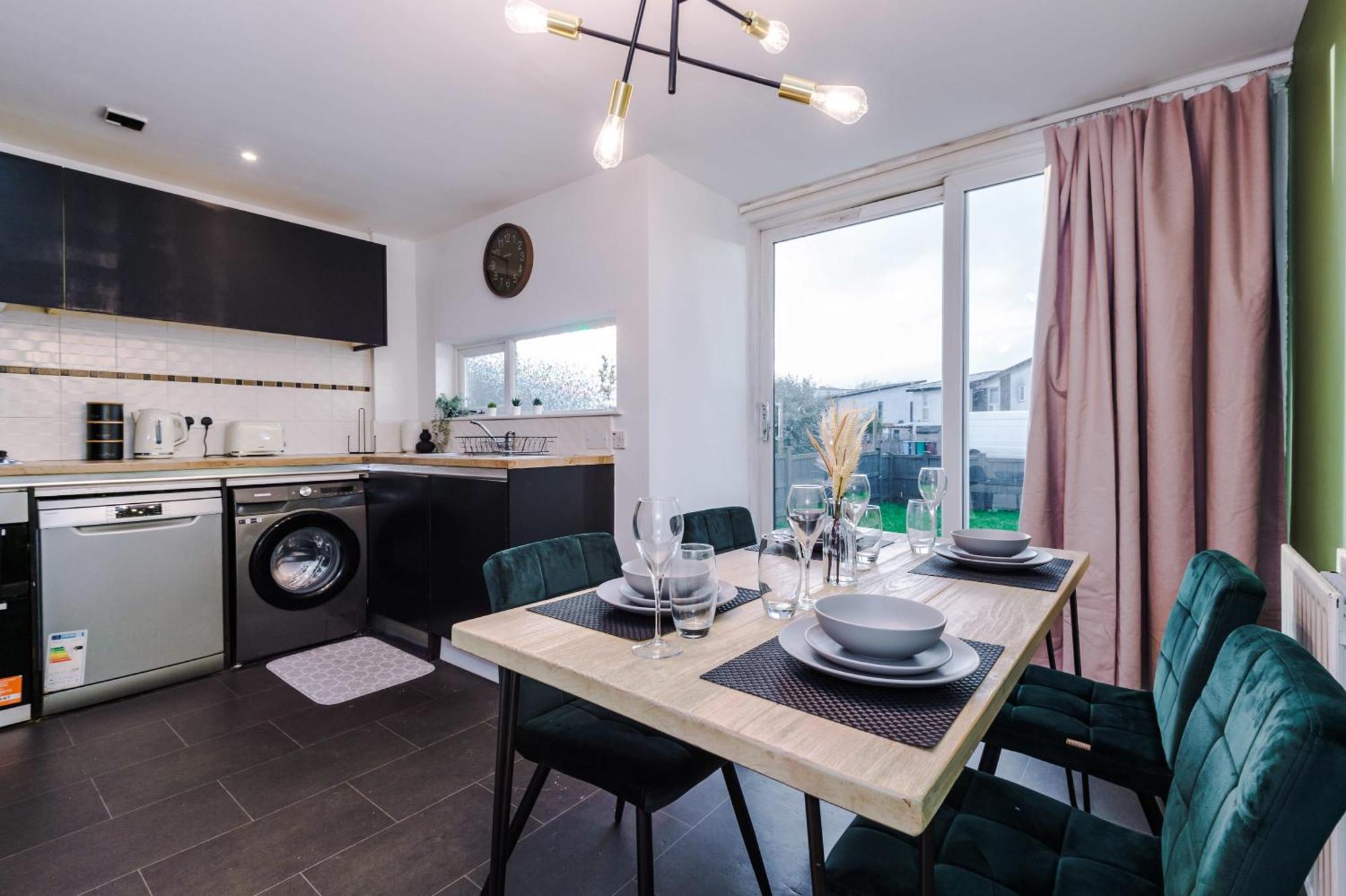 Rest&Recharge At A Spacious Townhouse By The Etihad Villa Manchester Dış mekan fotoğraf